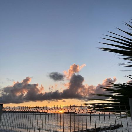 Appartement Pieds Dans L'Eau Vue Mer Acces Plage Et Piscine Marigot  Esterno foto